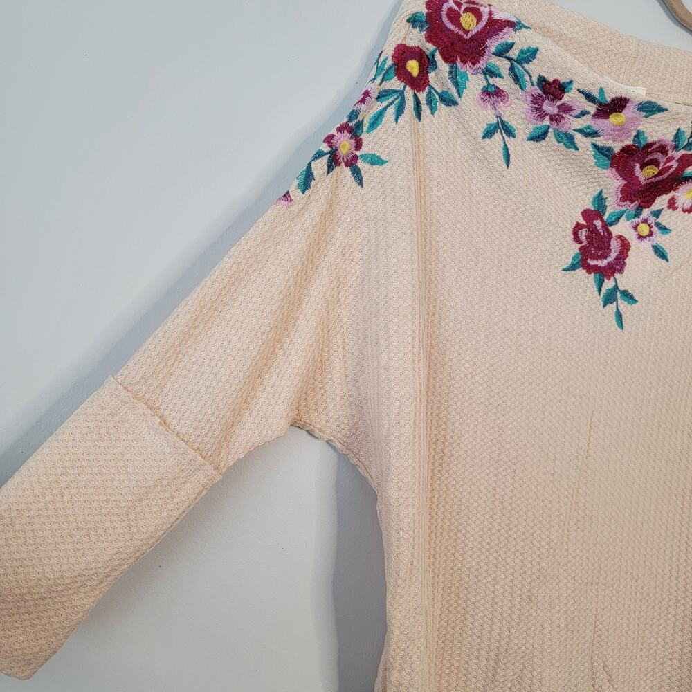 Umgee Floral Embroidered Waffle Knit Tan Top NEW Size M Cottage Artsy Feminine - Picture 3 of 8